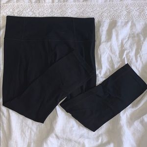 Athleta black cropped leggings